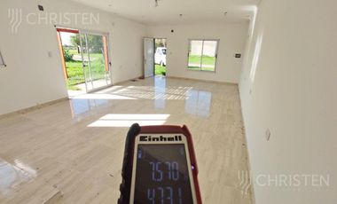 Venta Casa 2 habitaciones y pileta Pueblo Candioti