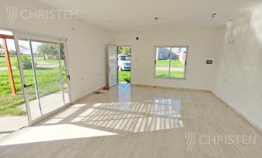 Venta Casa 2 habitaciones y pileta Pueblo Candioti