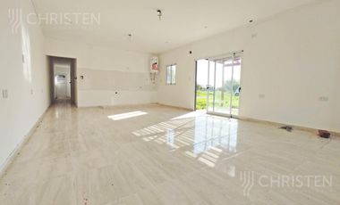Venta Casa 2 habitaciones y pileta Pueblo Candioti