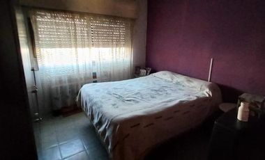 Propiedad con amplio lote en excelente ubicación