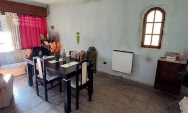 Propiedad con amplio lote en excelente ubicación