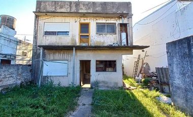 Propiedad con amplio lote en excelente ubicación