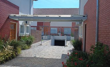 DUPLEX EN EXCELENTE ESTADO CON COCHERA CUBIERTA