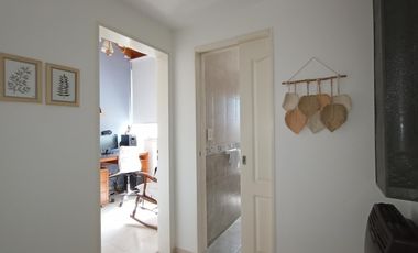 DUPLEX EN EXCELENTE ESTADO CON COCHERA CUBIERTA
