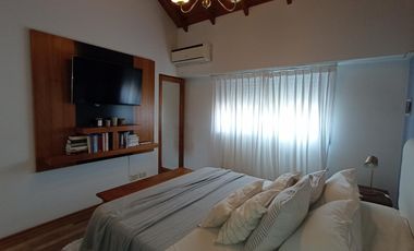 DUPLEX EN EXCELENTE ESTADO CON COCHERA CUBIERTA