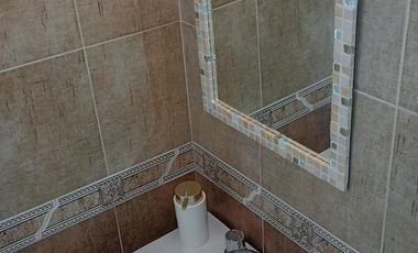 DUPLEX EN EXCELENTE ESTADO CON COCHERA CUBIERTA