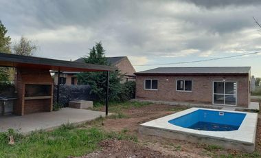 Casa 3 Dormitorios con Piscina Las Tardes Roldan Acepta Permuta
