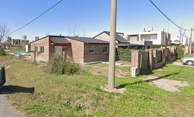 Casa 3 Dormitorios con Piscina Las Tardes Roldan Acepta Permuta