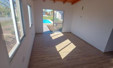 Casa 3 Dormitorios con Piscina Las Tardes Roldan Acepta Permuta