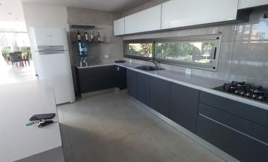 Casa 4 dormitorios - Puerto Paraíso - General Lagos | Venta