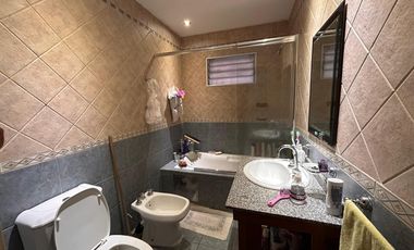 Casa 4 ambientes en  San Martín centro