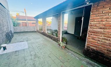 Casa en  Venta con Galpón