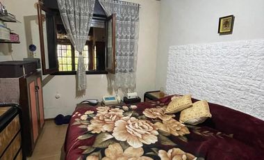 Casa en  venta con 3 viviendas de 4amb y 2amb, jardín y cochera - Wilde