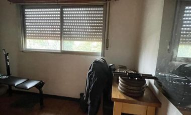Casa en  venta con 3 viviendas de 4amb y 2amb, jardín y cochera - Wilde