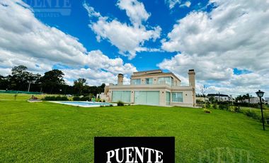 Casa en La Providencia con Frente al Lago y Fondo al Golf!!!