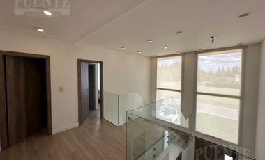 Casa en La Providencia con Frente al Lago y Fondo al Golf!!!