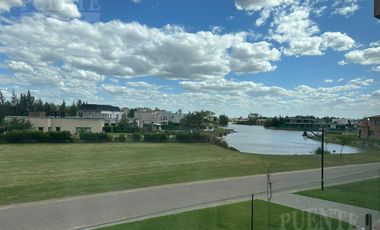 Casa en La Providencia con Frente al Lago y Fondo al Golf!!!