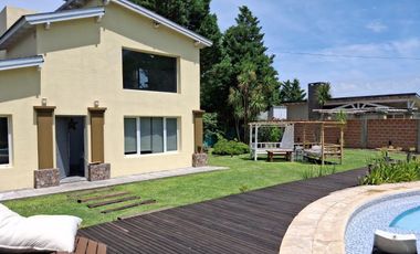 Exclusiva Casa-Quinta con Pileta - Gran parque - 3 amb!! Barrio 4 Robles