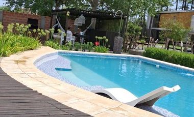 Exclusiva Casa-Quinta con Pileta - Gran parque - 3 amb!! Barrio 4 Robles
