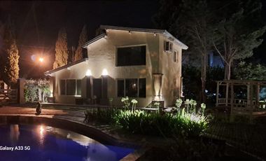 Exclusiva Casa-Quinta con Pileta - Gran parque - 3 amb!! Barrio 4 Robles