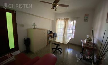 Casa en  venta. 3 Dormitorios + cochera + patio con pileta. Santo Tome