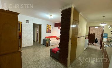 Casa en  venta. 3 Dormitorios + cochera + patio con pileta. Santo Tome