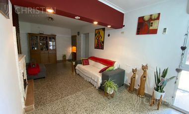 Casa en  venta. 3 Dormitorios + cochera + patio con pileta. Santo Tome
