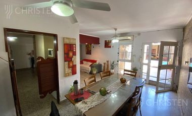 Casa en  venta. 3 Dormitorios + cochera + patio con pileta. Santo Tome