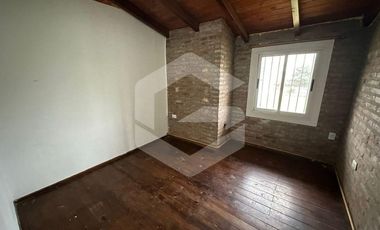 HERMOSA CASA EN BARRIO VILLA IDA - ROLDAN