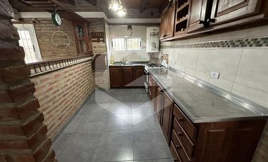 HERMOSA CASA EN BARRIO VILLA IDA - ROLDAN