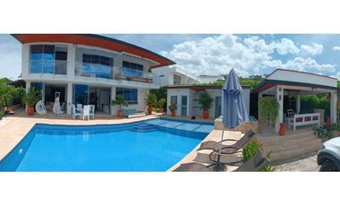 VENTA DE CABAÑA MODERNA EN SAN JERONIMO