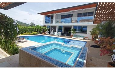 VENTA DE CABAÑA MODERNA EN SAN JERONIMO