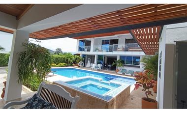 VENTA DE CABAÑA MODERNA EN SAN JERONIMO