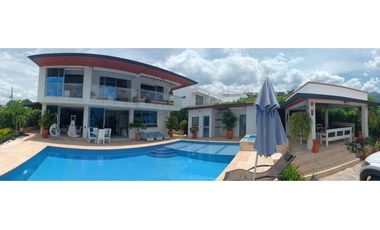 VENTA DE CABAÑA MODERNA EN SAN JERONIMO