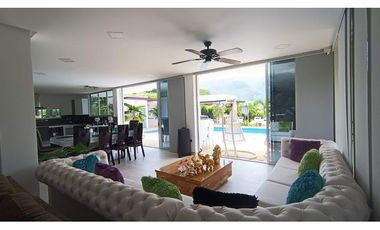 VENTA DE CABAÑA MODERNA EN SAN JERONIMO