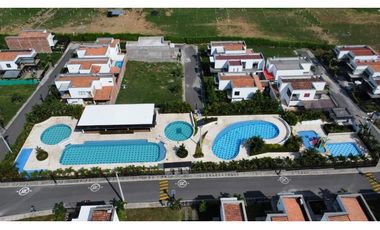 VENTA DE CASA EN CONDOMINIO SOPETRAN