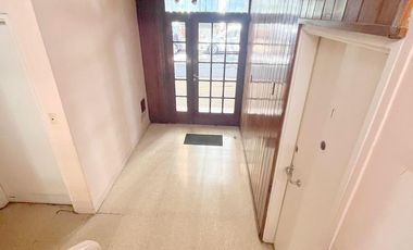 Departamento en  Martinez  Mts av Santa fe , Alvear y estacion  2 piso x escalera