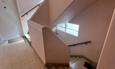 Departamento en  Martinez  Mts av Santa fe , Alvear y estacion  2 piso x escalera