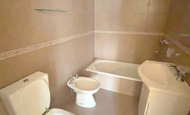 Departamento en  Martinez  Mts av Santa fe , Alvear y estacion  2 piso x escalera