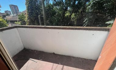 Departamento en  Martinez  Mts av Santa fe , Alvear y estacion  2 piso x escalera