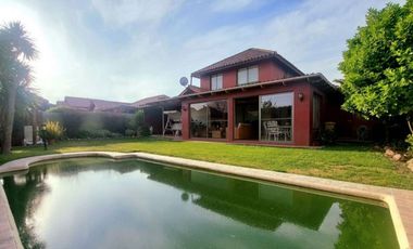 Hermosa Casa No Perimetral 4 D/ 3 B/ Piscina