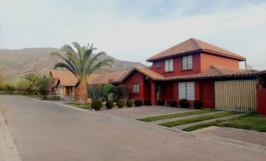 Hermosa Casa No Perimetral 4 D/ 3 B/ Piscina
