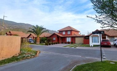 Hermosa Casa No Perimetral 4 D/ 3 B/ Piscina