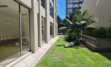 Amplio ambiente con vista al río