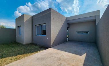 Casa en Jardines de Esther, Pueblo Esther con servicios