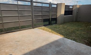 Casa en Jardines de Esther, Pueblo Esther con servicios