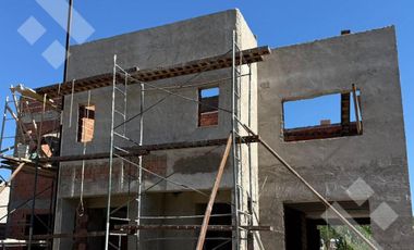 En Venta, Duplex en Pozo, 2 dormitorios, B° Don Luckas, Plottier.