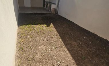 DUPLEX 4 AMB. A ESTERENAR CON PATIO Y GARAGE