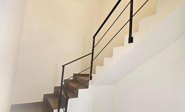 DUPLEX 4 AMB. A ESTERENAR CON PATIO Y GARAGE