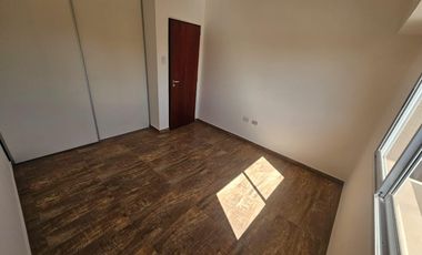 DUPLEX 4 AMB. A ESTERENAR CON PATIO Y GARAGE